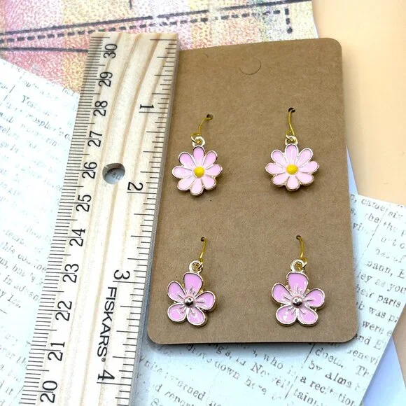 New 2 Bundle Lot Gold Pretty in Pink Enamel Flower Earrings Pierced - Picture 7 of 10